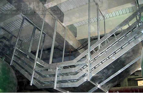 河南第二火电多层热浸锌梯式桥架使用案例